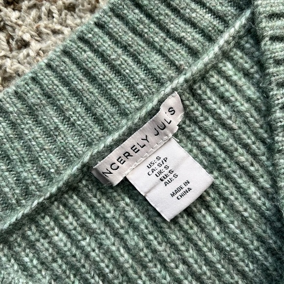 Sincerely Jules Green V-Neck Cable Knit Sweater - Picture 3 of 6